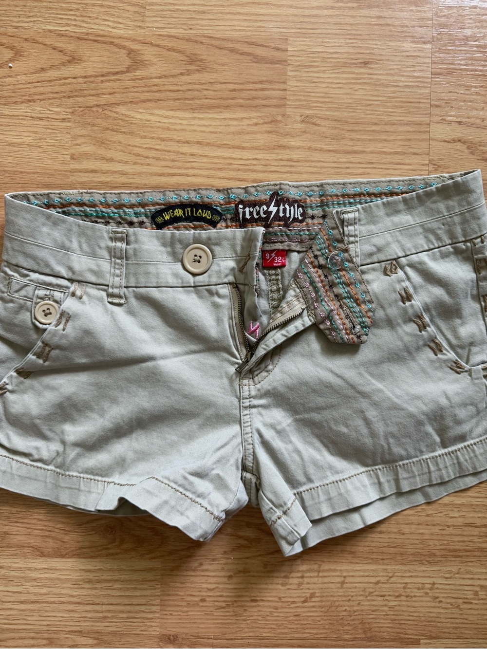 VTG Freestyle Revolution Y2K Low Rise Embroidered Khaki Cargo Shorts Size 9